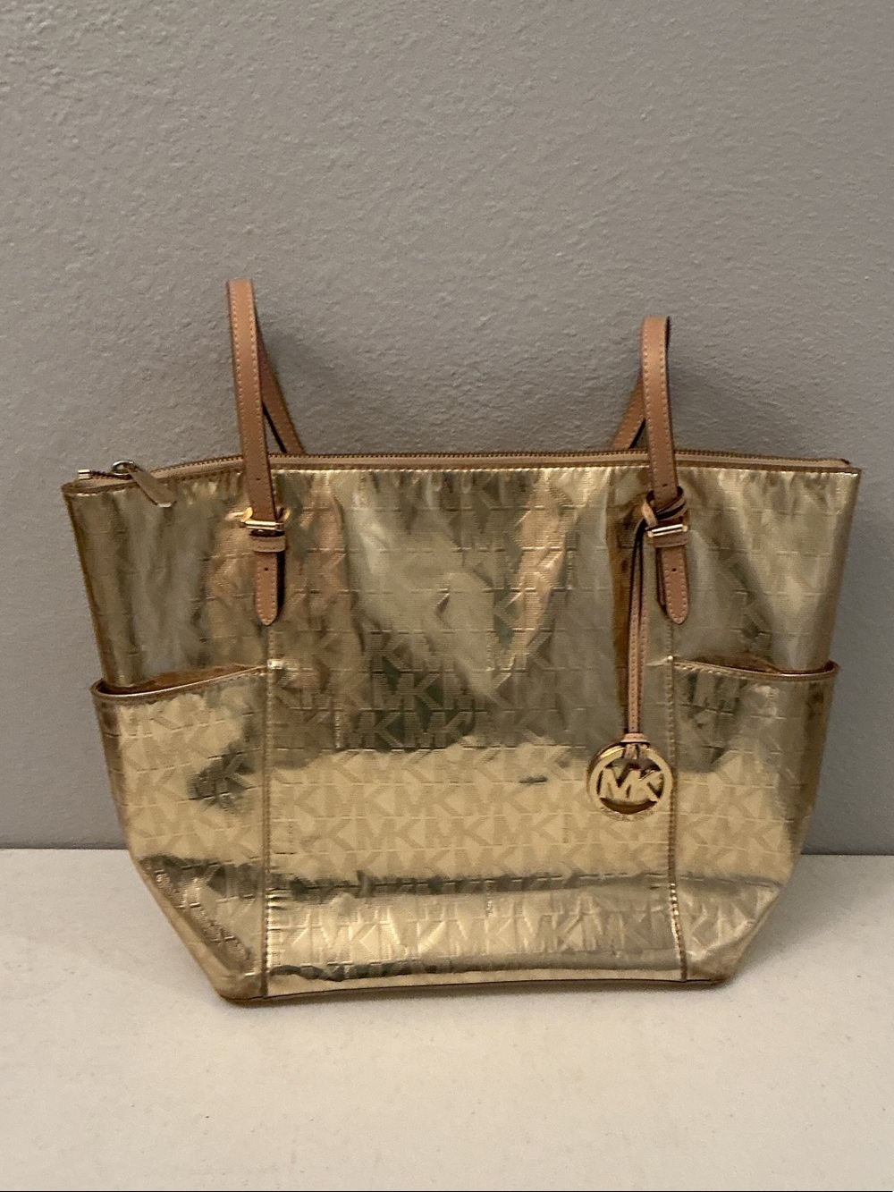 Michael Kors Jet Set East West Mirror Metallic Gold Tote Bg